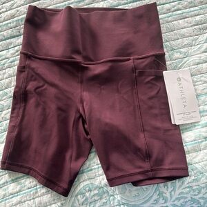 Athleta Salutation stash pocket II 7” short